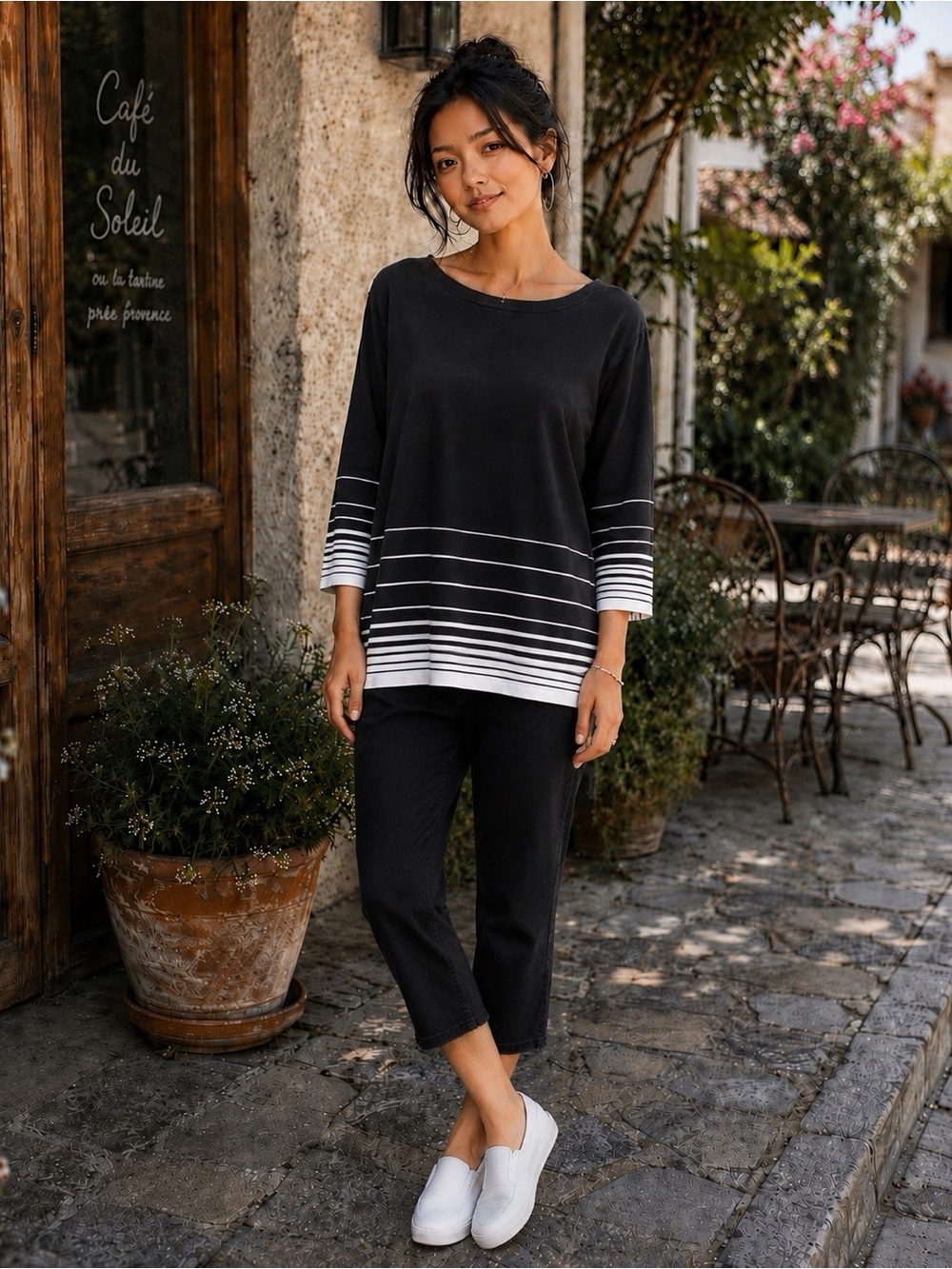 Adrienne Vittadini Black & White Striped round neck top